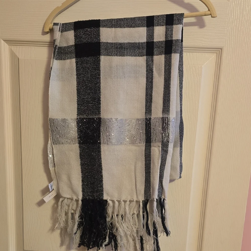 LOFT Monochrome‎ Plaid Scarf with Fringe